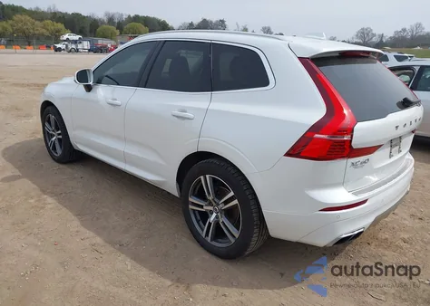 2021 Volvo Xc60 T5 Momentum z USA, uszkodzony, nr VIN YV4102DK3M1861648